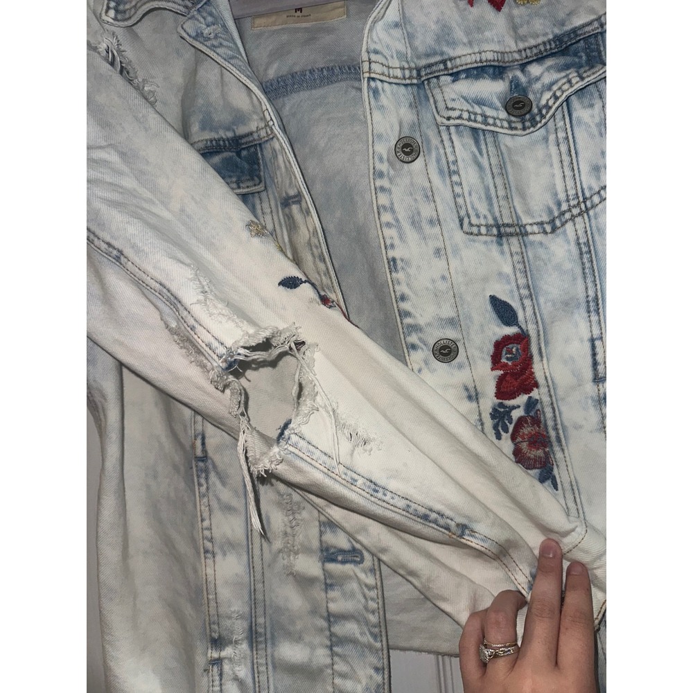 Hollister Floral Embroidered Distressed Denim Jacket Light Acid Wash Womens M - Picture 5 of 8
